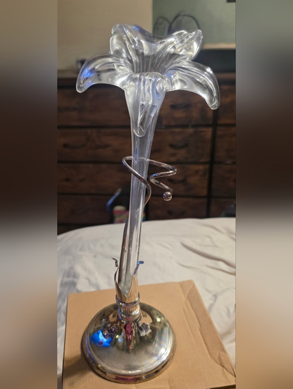 VINTAGE Oneida Art Nouveau Blown Glass Vase with Silver Plated Base